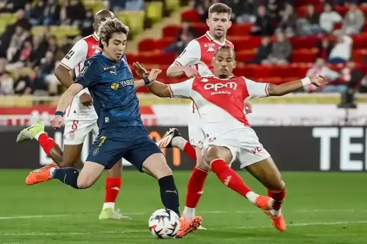 Which team is the Paris derby in Ligue 1?